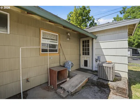 9421 SE Glenwood Street Portland OR 97266