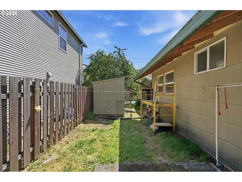 9421 SE Glenwood Street Portland OR 97266