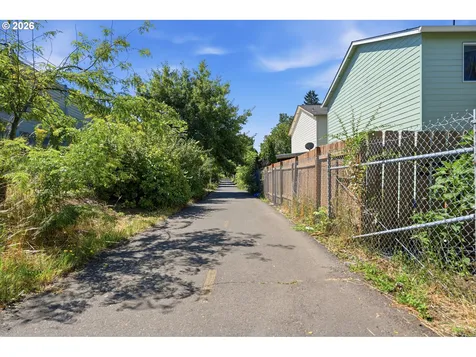 9421 SE Glenwood Street Portland OR 97266