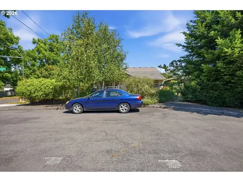 9421 SE Glenwood Street Portland OR 97266