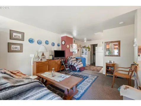 9421 SE Glenwood Street Portland OR 97266