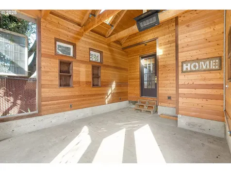 7623 SE 17th Avenue Portland OR 97202
