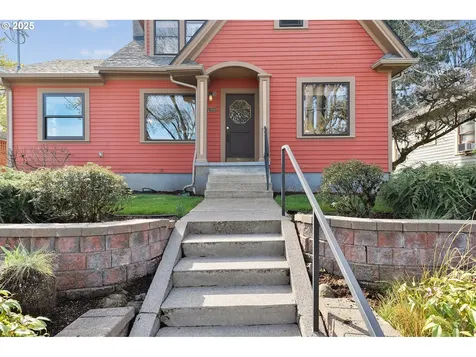 7623 SE 17th Avenue Portland OR 97202