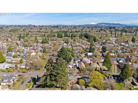 7623 SE 17th Avenue Portland OR 97202