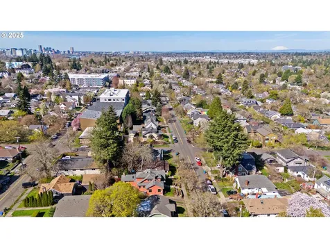 7623 SE 17th Avenue Portland OR 97202