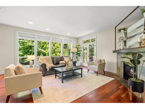 709 SW 6th Court Portland OR 97219