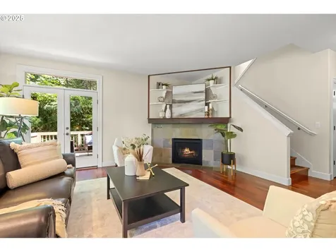 709 SW 6th Court Portland OR 97219