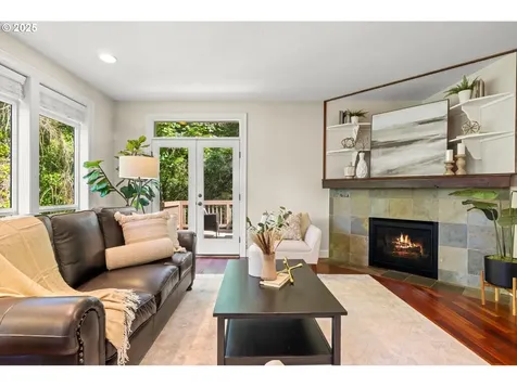 709 SW 6th Court Portland OR 97219