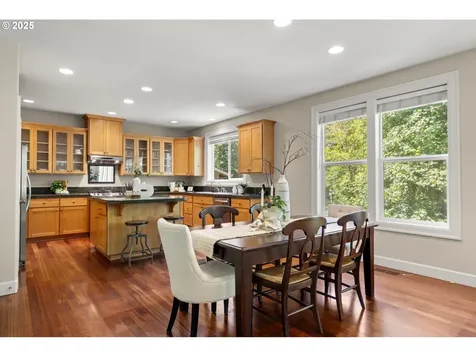 709 SW 6th Court Portland OR 97219