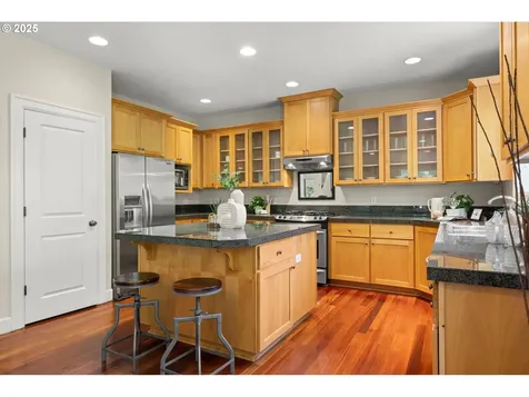 709 SW 6th Court Portland OR 97219
