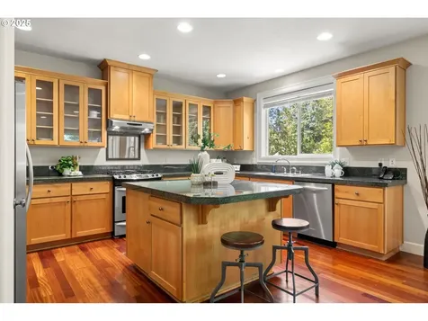709 SW 6th Court Portland OR 97219