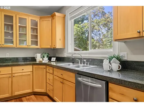 709 SW 6th Court Portland OR 97219