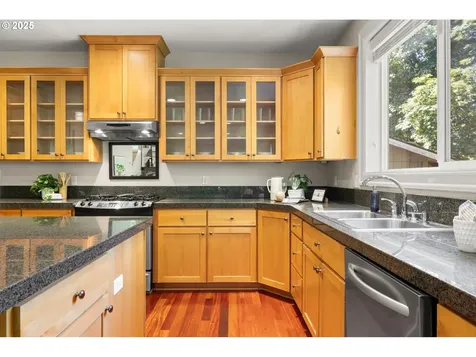 709 SW 6th Court Portland OR 97219