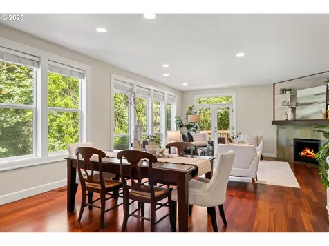 709 SW 6th Court Portland OR 97219