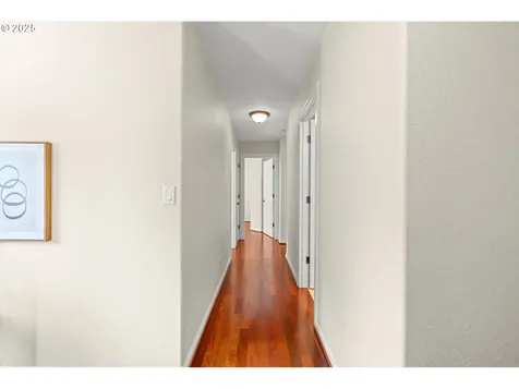 709 SW 6th Court Portland OR 97219