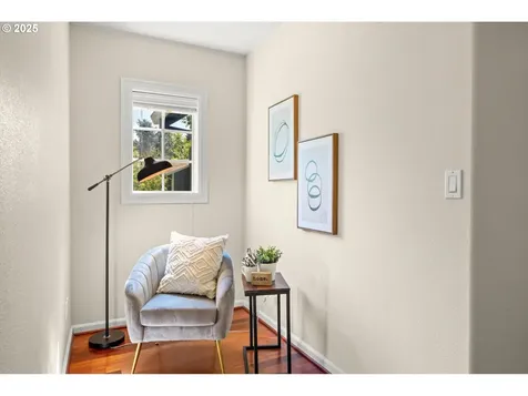 709 SW 6th Court Portland OR 97219