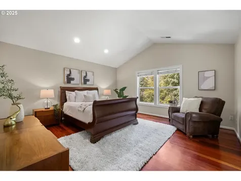 709 SW 6th Court Portland OR 97219