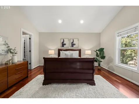 709 SW 6th Court Portland OR 97219