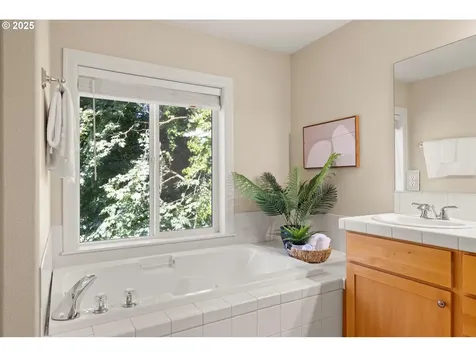 709 SW 6th Court Portland OR 97219