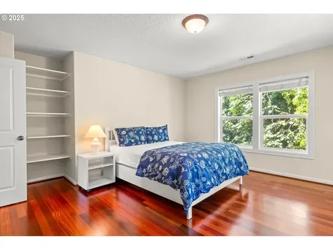 709 SW 6th Court Portland OR 97219