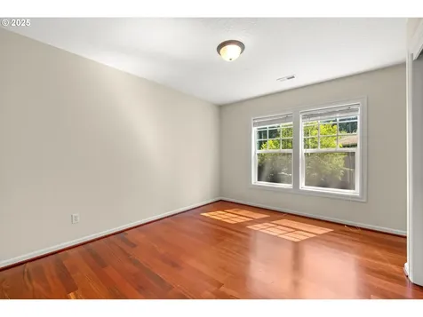 709 SW 6th Court Portland OR 97219