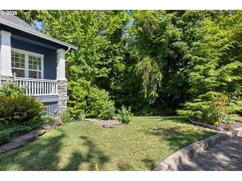 709 SW 6th Court Portland OR 97219