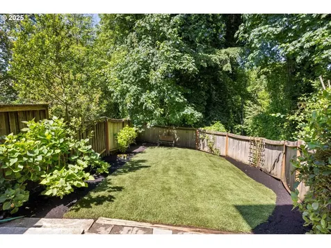 709 SW 6th Court Portland OR 97219