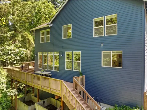 709 SW 6th Court Portland OR 97219