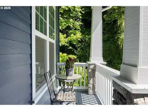 709 SW 6th Court Portland OR 97219