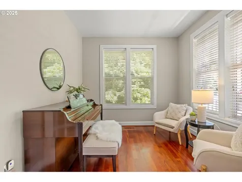 709 SW 6th Court Portland OR 97219
