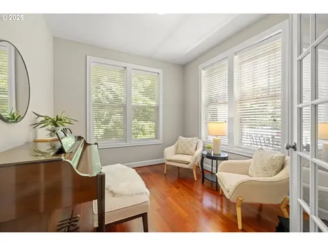 709 SW 6th Court Portland OR 97219
