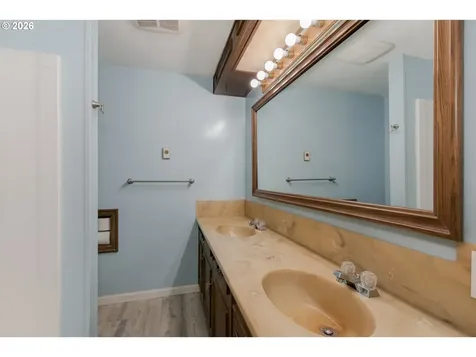 1943 Monterey Lane Eugene OR 97401