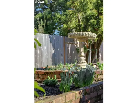 1943 Monterey Lane Eugene OR 97401