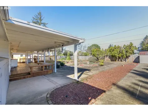 1943 Monterey Lane Eugene OR 97401