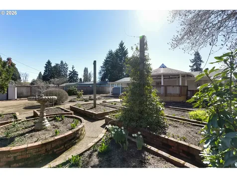 1943 Monterey Lane Eugene OR 97401