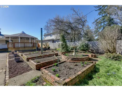 1943 Monterey Lane Eugene OR 97401