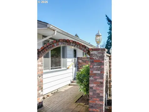 1943 Monterey Lane Eugene OR 97401
