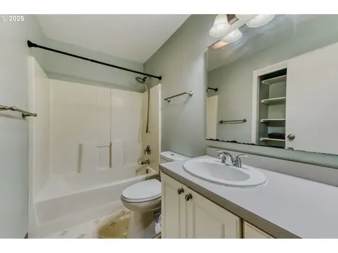 8426 NE Wygant Street Portland OR 97220