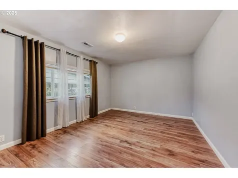 8426 NE Wygant Street Portland OR 97220