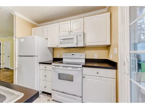8426 NE Wygant Street Portland OR 97220