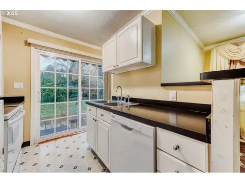 8426 NE Wygant Street Portland OR 97220