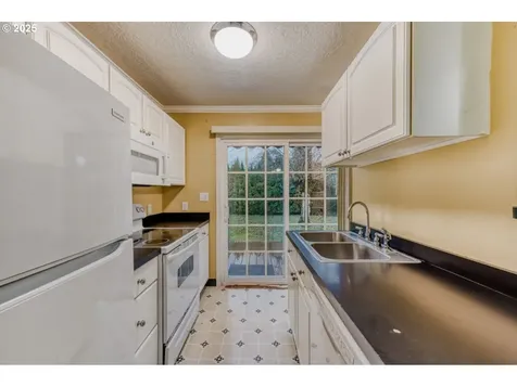8426 NE Wygant Street Portland OR 97220