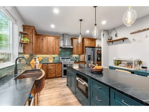 1114 9th Street Hood River OR 97031