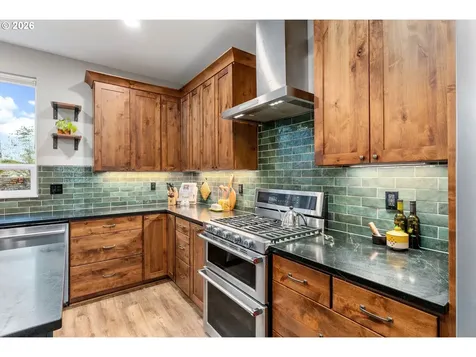 1114 9th Street Hood River OR 97031