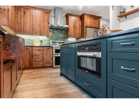 1114 9th Street Hood River OR 97031
