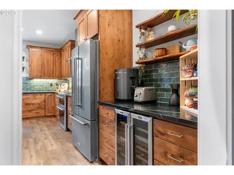 1114 9th Street Hood River OR 97031