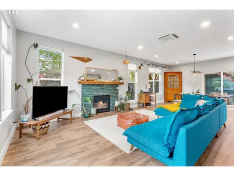 1114 9th Street Hood River OR 97031