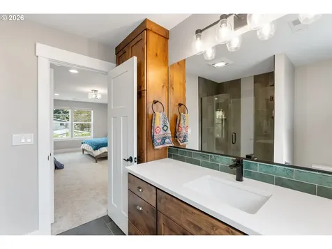 1114 9th Street Hood River OR 97031