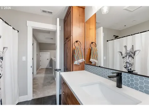 1114 9th Street Hood River OR 97031