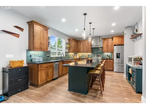 1114 9th Street Hood River OR 97031